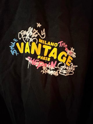 T-shirt nera con stampa orso graffiti