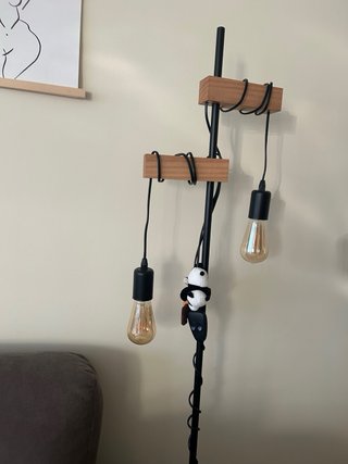 Lámpara de pie metal y madera 2 bombillas