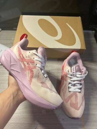 Asics Novablast 5 Rosa/Morado Talla 39