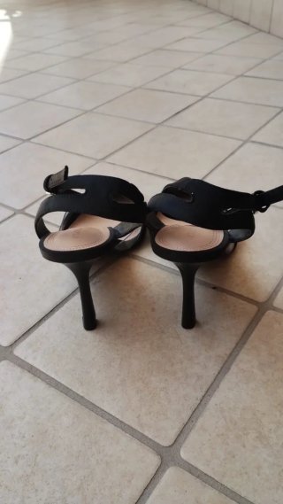Scarpe Stradivarius con tacco e inserto trasparent