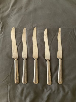 Juego de 5 cuchillos antiguos hoja acero ondulada