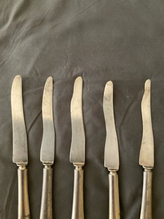 Juego de 5 cuchillos antiguos hoja acero ondulada