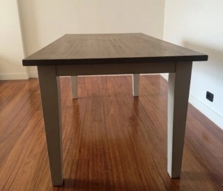 Mesa de comedor de madera