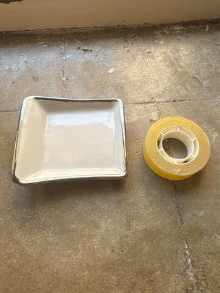 Conjunto de piezas de porcelana, detalles de plata