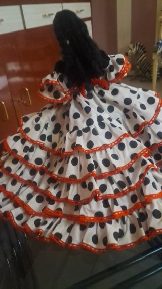 Vecchia bambola in ceramica flamenca