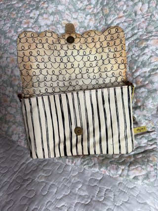 Bolso de mano rosa y dorado