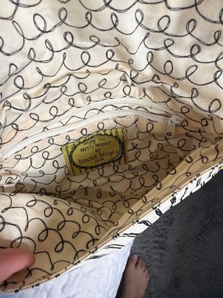 Bolso de mano rosa y dorado