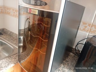 Vinoteca marca VinoSphere, Frigorífico Compacto