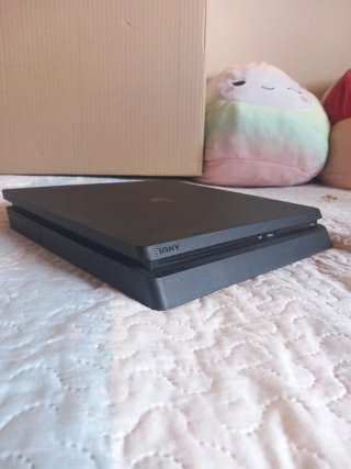 PS4 Slim 500GB + Mando + Cables
