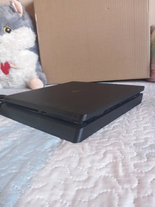 PS4 Slim 500GB + Mando + Cables