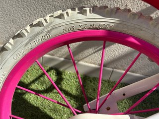 Bicicleta infantil rosa y blanca, Doctora juguetes