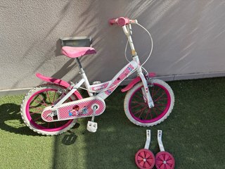 Bicicleta infantil rosa y blanca, Doctora juguetes