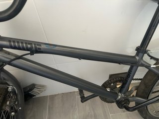 Bicicleta BMX gris