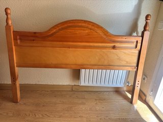 Cómoda, mesillas y cabecero de madera