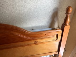 Cómoda, mesillas y cabecero de madera