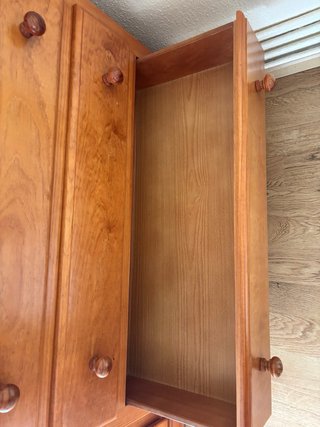 Cómoda, mesillas y cabecero de madera