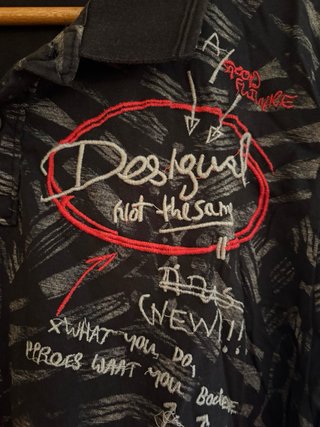 Camiseta Desigual XL Negra Estampada