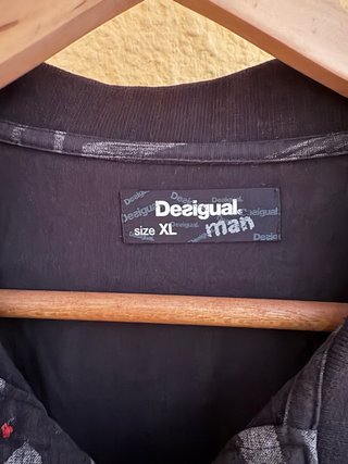 Camiseta Desigual XL Negra Estampada