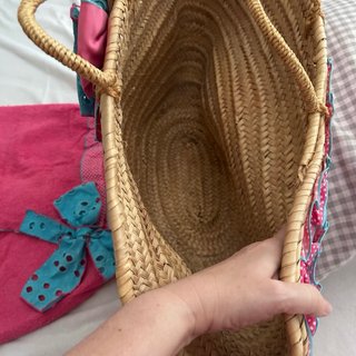 Bolso de mimbre para playa con adornos