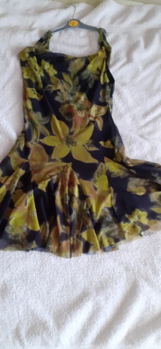 Vestido Zara floral negro y verde