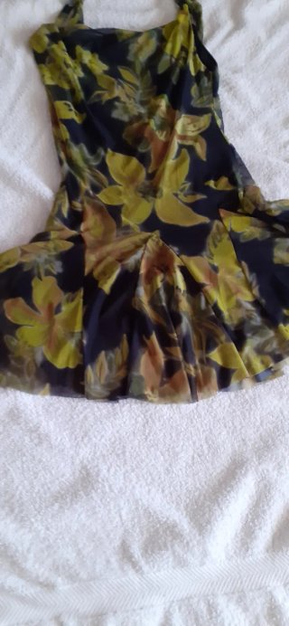 Vestido Zara floral negro y verde