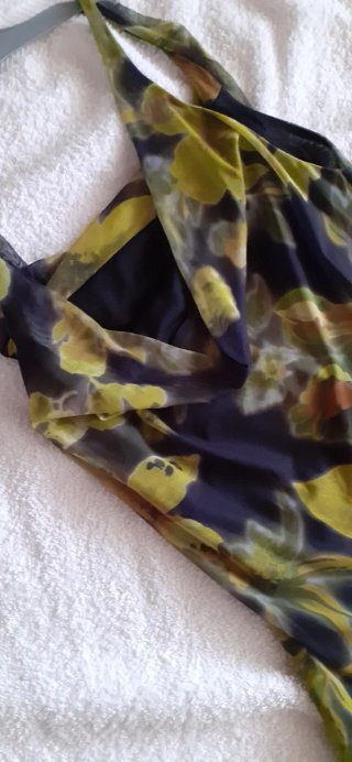 Vestido Zara floral negro y verde