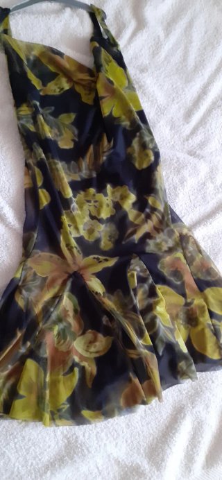 Vestido Zara floral negro y verde
