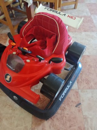 Andador infantil coche de carreras