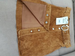 Falda Zara de piel vuelta con cinturón Talla X