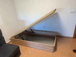 Lettini in tessuto e legno con materassi