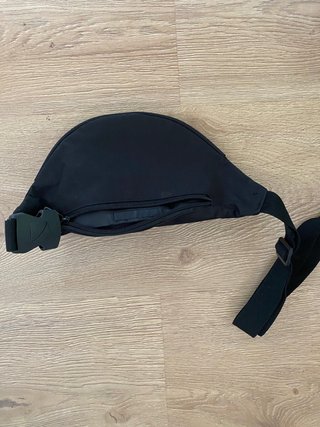 Riñonera Travel blue negra
