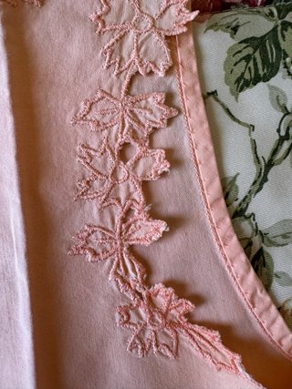 Top vintage bordado rosa
