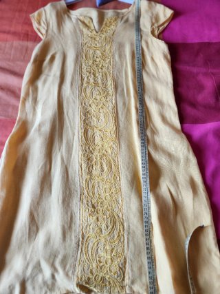 Abito estivo giallo con pizzo