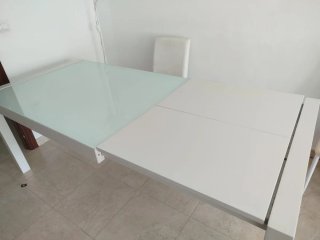 Mesa de comedor me madera, extensible a 2 metros