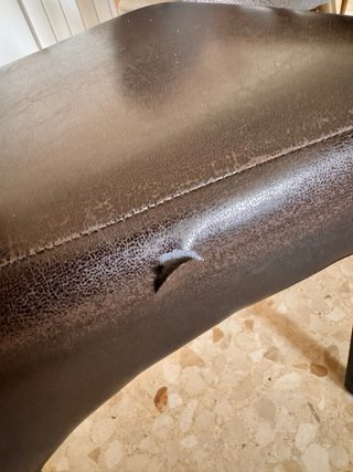 Sillas de comedor negras y marrones