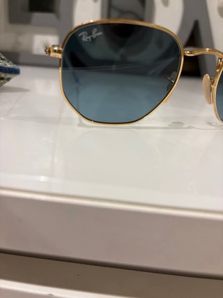 Gafas de sol Ray-Ban doradas y verdes