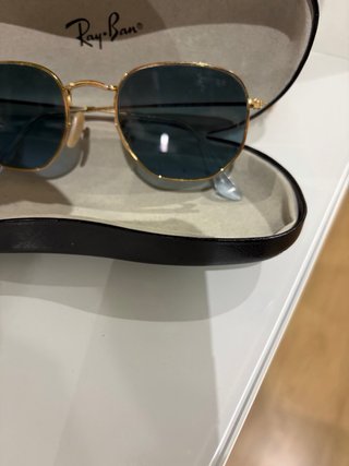 Gafas de sol Ray-Ban doradas y verdes