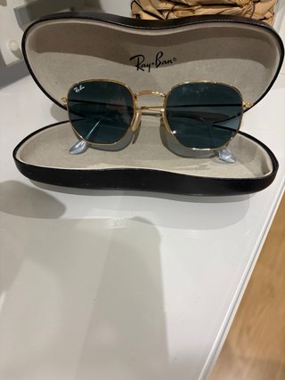 Gafas de sol Ray-Ban doradas y verdes