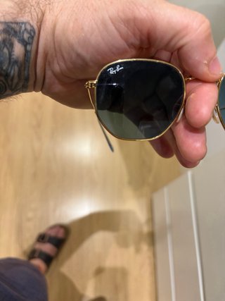 Gafas de sol Ray-Ban doradas y verdes