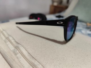 Gafas de sol Oakley Latch Morado