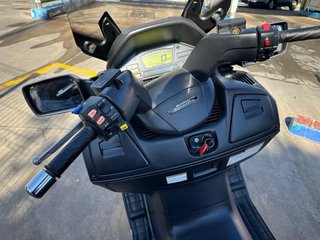 Suzuki Burgman 650 Plata