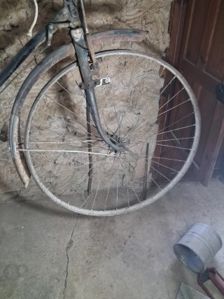 Bicicleta GAC antigua con placa metálica