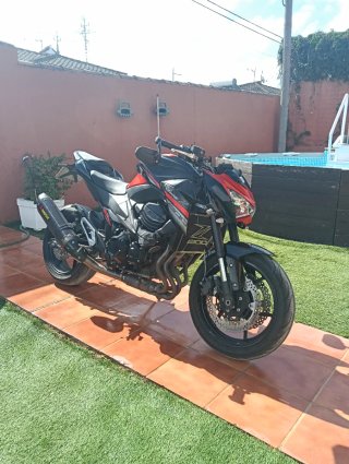 Kawasaki Z800 E Negra/Roja
