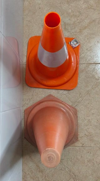 Lote 2 conos de tráfico