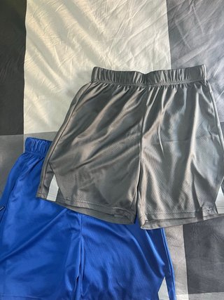 conjunto se pantalones grises y azules