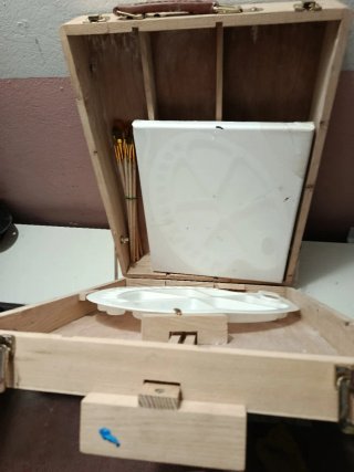 Maletín de pintura con caballete