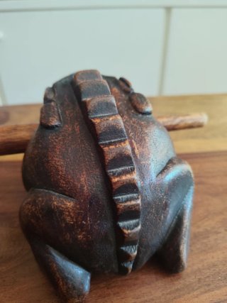 Artesanía, Rana Carraca de madera.