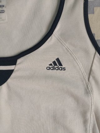 Camiseta deportiva Adidas mujer blanca