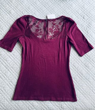 Camiseta  granate, nueva