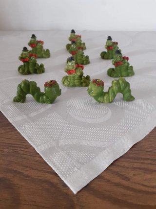 Set statuette bruchi verdi con cappello